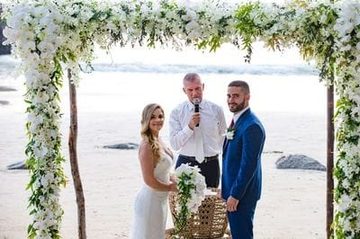 Peter Notley officiating a beach wedding ceremony in Phuket