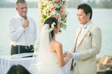 Peter Notley speaking during a Phuket wedding ceremony